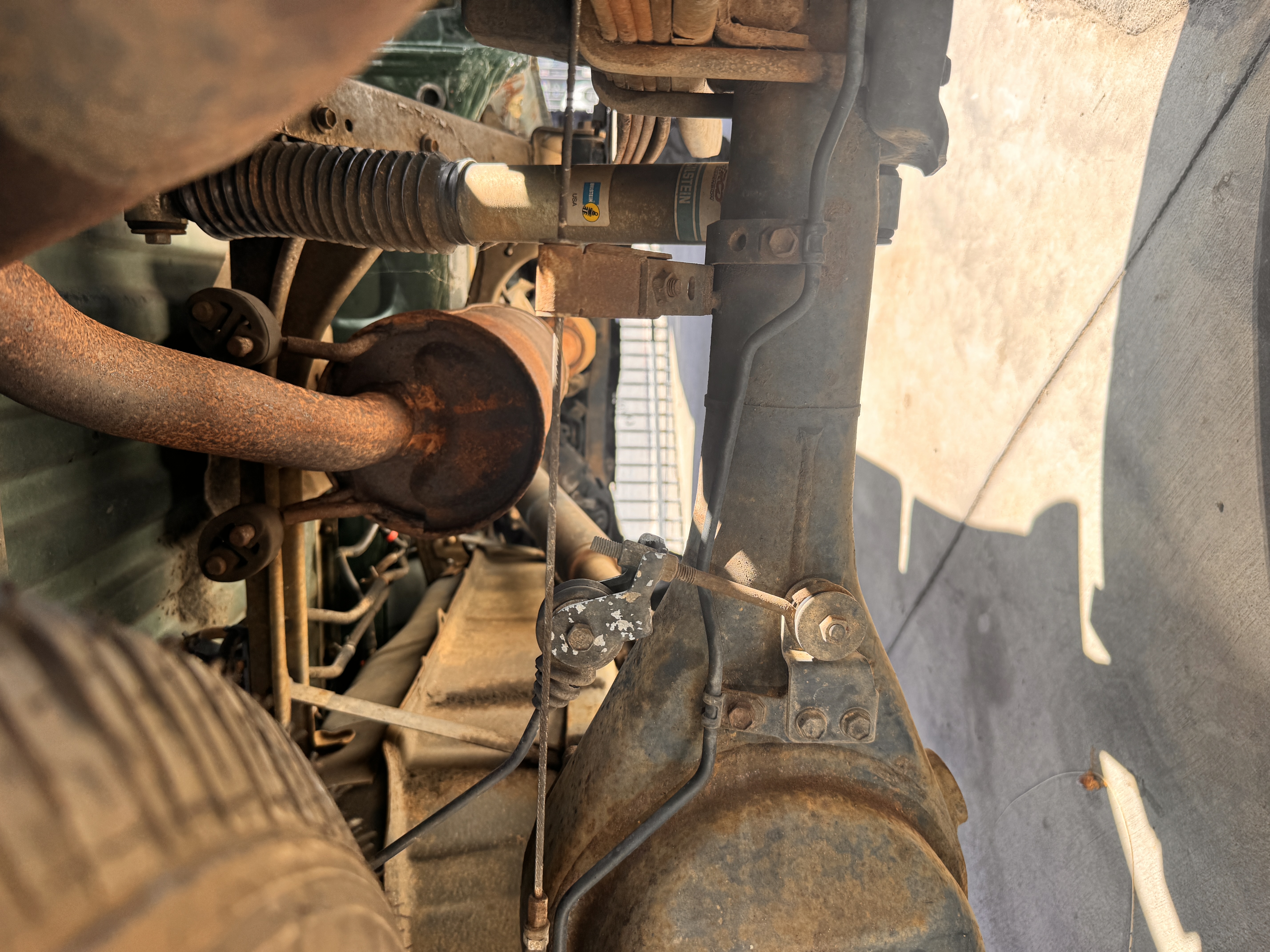 Close inspection of a shock absorber and undercarriage mount